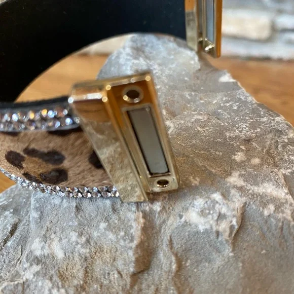 Stunning cuff with magnetic closure bracelet - Picture 3 of 5